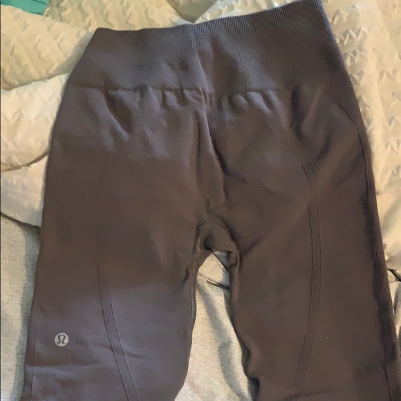 Purple/grey lululemon leggings - Picture 2 of 5